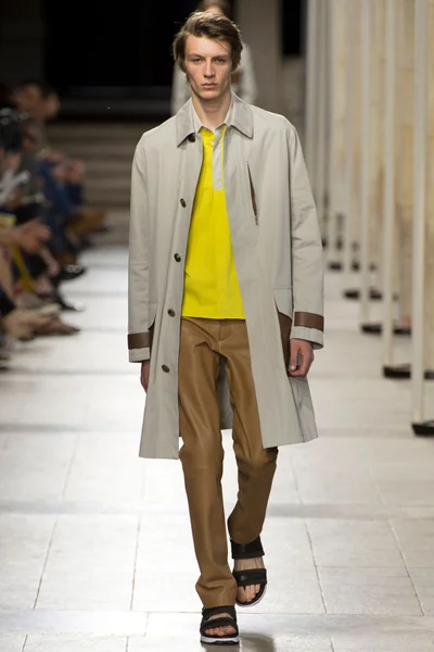 Look 4